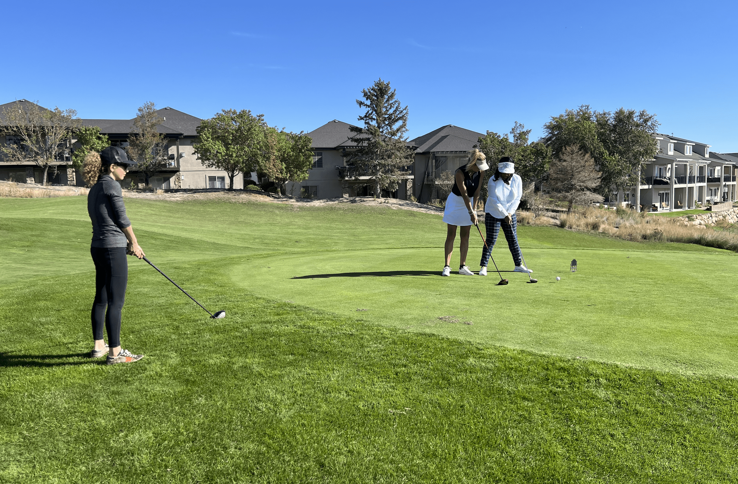 Women golfing